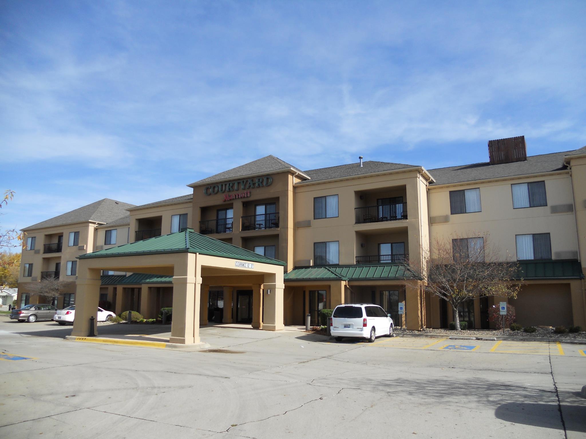 Courtyeard marriot hotel Bloomington IL